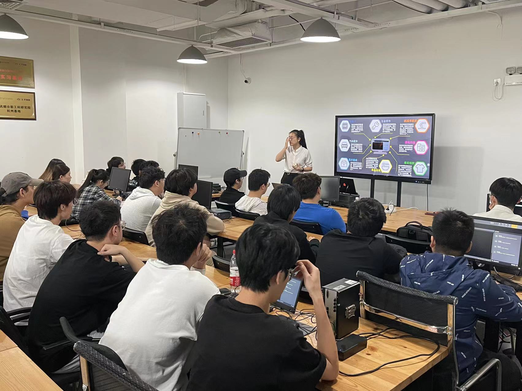 1702450522890613.jpg 76b7a7a1a2e6186d434181f7e67b8e5.jpg